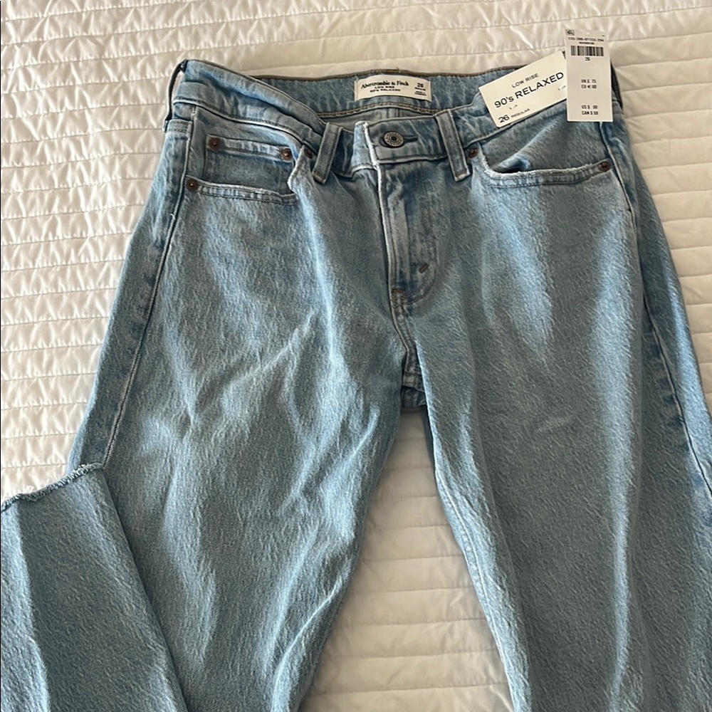 Abercrombie low rise 90’s relaxed jeans